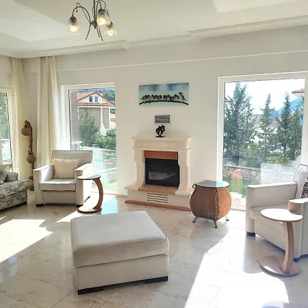 Holly Βίλα Φετιγιέ