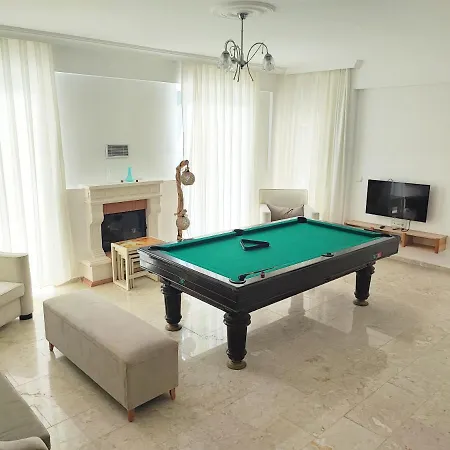 Holly Φετιγιέ